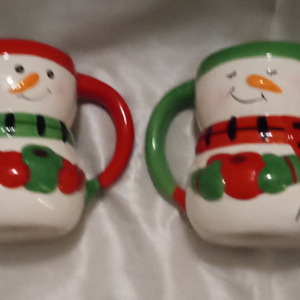 2 snow man Christmas mug 4"H 3.5"W Christmas in July decoration event